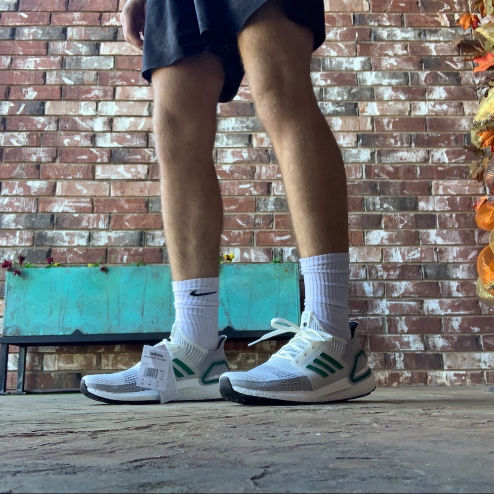 🎉HP🎉 NWT Adidas UltraBoost Consortium